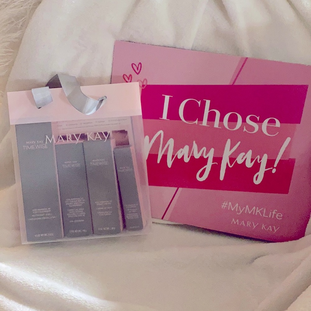 Brand New in original packaging Mary Kay TimeWise Miracle set 3D